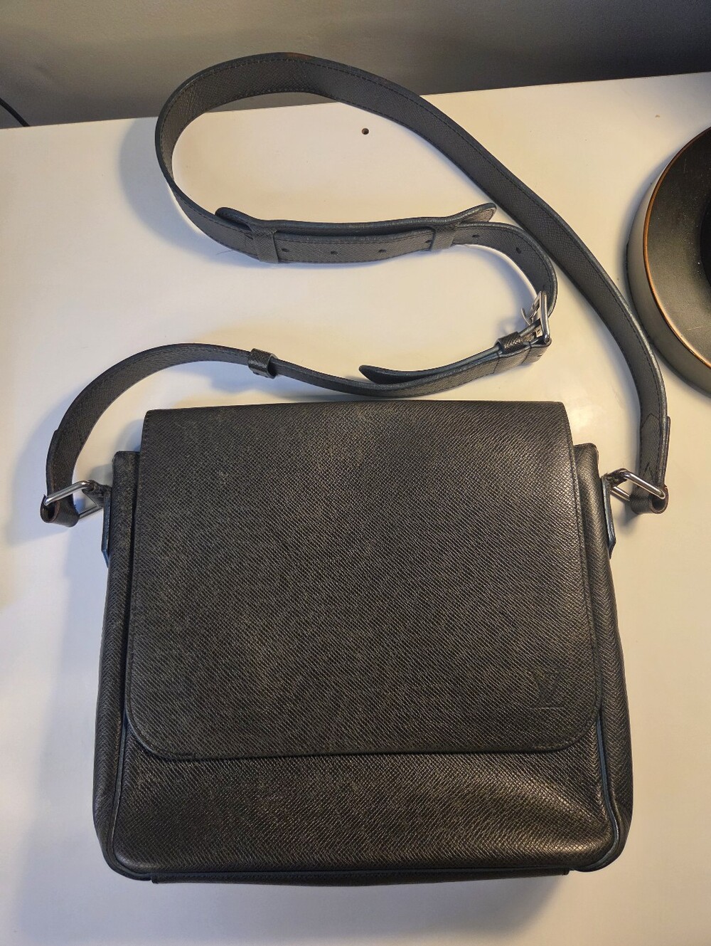 Louis Vuitton Roman MM Taiga Messenger Bag Black Leather W12.59" D10.23" H3.5"